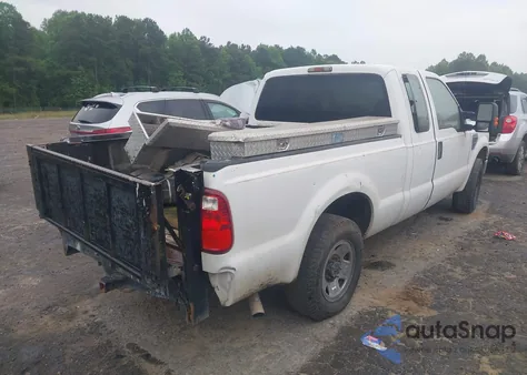 2008 Ford F250 Super Duty z USA, uszkodzony, nr VIN 1FTNX205X8EE06620